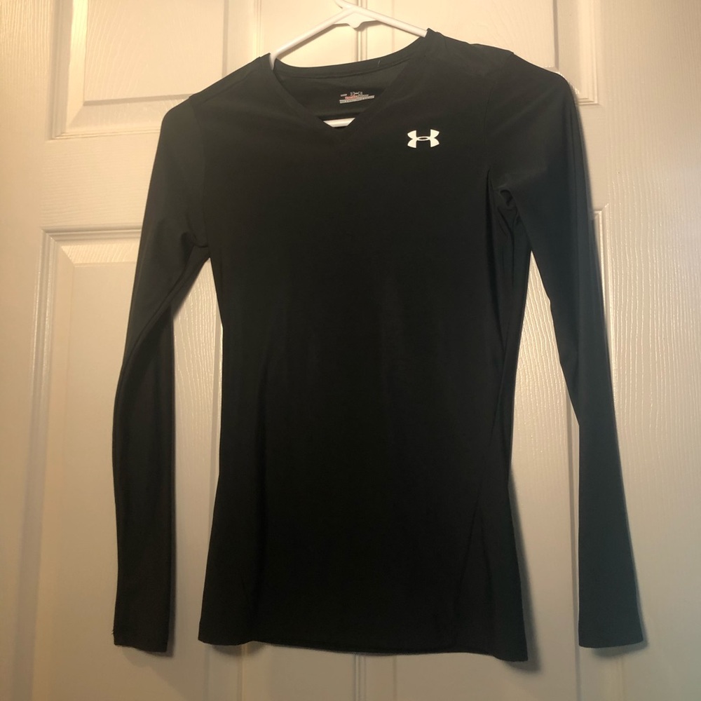 Black Under Armour shirt